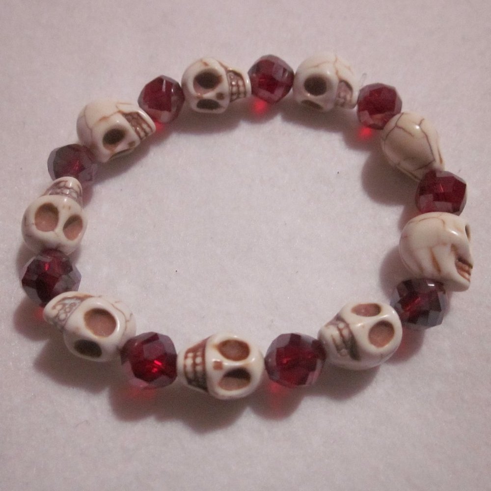 Garnet and Skull Stretch Bracelet.
